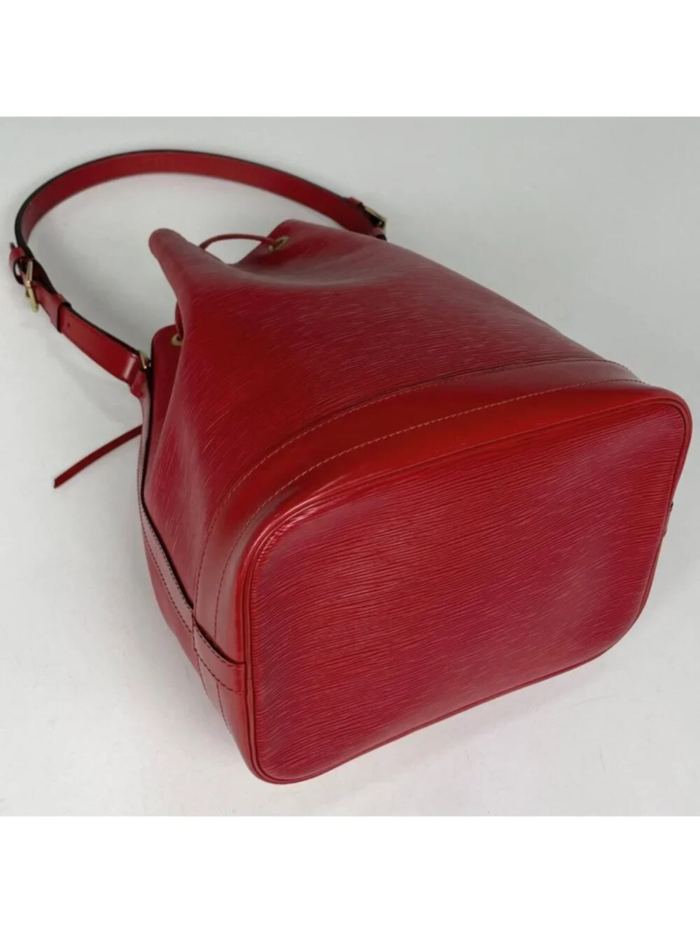 Louis Vuitton Noe Shoulder Bag Drawstring Epi Castilian